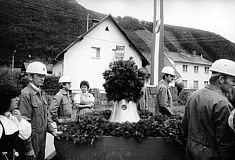 Glockenweihe in einem Bergwerksort