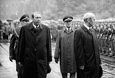 Präsident Kirchschläger Empfang am Linzer Bahnhof