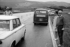 Flieger landet auf Autobahn