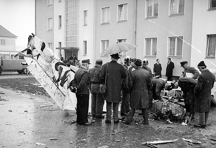 Absturz einer Privatmaschine im Wohngebiet