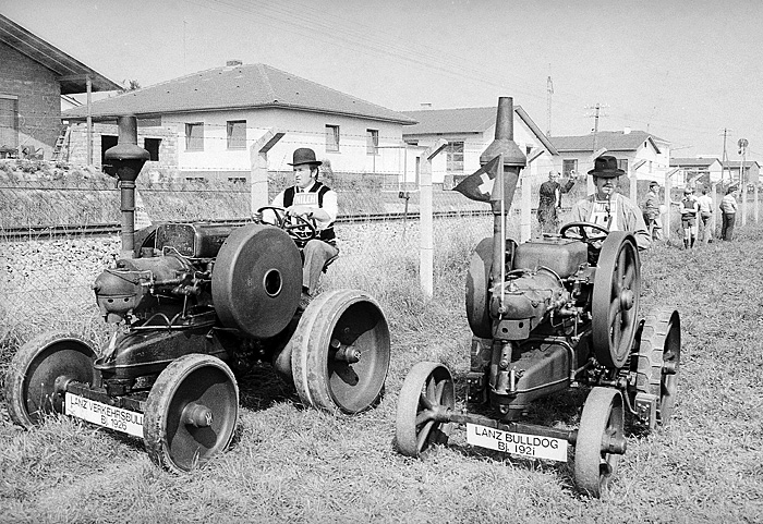 Oldtimer Traktoren Umzug