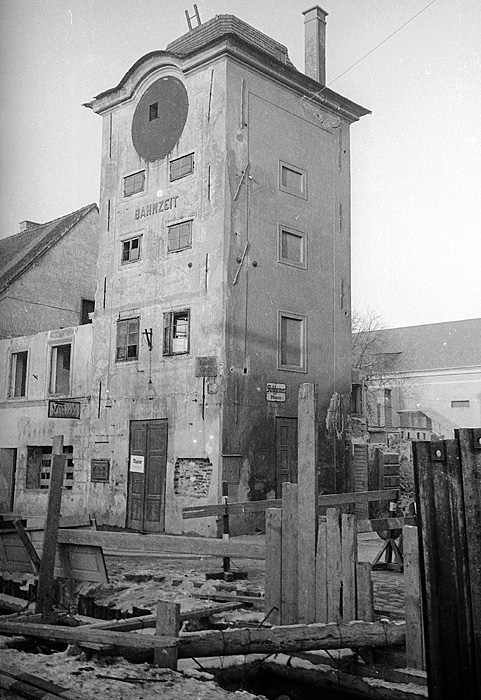 Abbruch eines Gebäudes „Bahnzeit“ in der Bahnhofstraße/Stelzhamerstraße